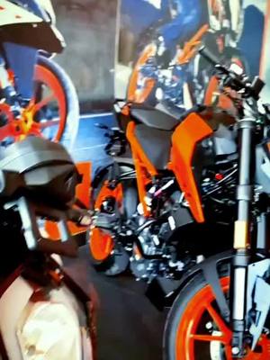 A post by @alone_lover_333 on TikTok caption: 🔥🔥Duke lover🔥🔥#duke200#ktm_duke_200 #ktm_duke_lovers#Rc290#dukeriders#alonelover333 #foryou#1millionadition #viralvedio