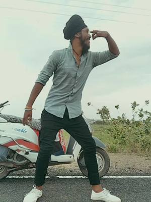 A post by @shivam_singh_5 on TikTok caption: dhemsa song ✌️osm yarr friend aagya bichme 😬😬firbhi mene dance Kiya...kysa lga jay sewa jay birsa 🙏🙏 vairal video 🙏#swagstepchallenge #dancchalle