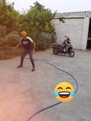 A post by @itz_sandhu_01 on TikTok caption: 😂😂😂😂#funyvideo #viral #trending #foryou #tiktokindia #foryoupage #famus #sharethecare #popularvideos #viralvedios