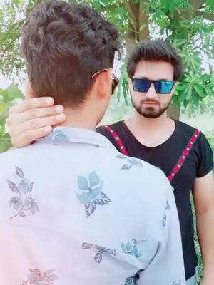 A post by @farmanrangrezz1 on TikTok caption: Mobile appun ka#like #suppotme #tranding #video #edit #status #black #heart like 3.5k follow 5.5k only plzz