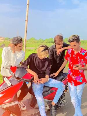 A post by @faiz_shaikh_16 on TikTok caption: Are yrr lekin kiski tho bhen h naa🥺😡😡#foryoupage #slowmotion #viral #duets #faizshaikh_05 #tiktokindia #expression #Treinding @tiktok_india