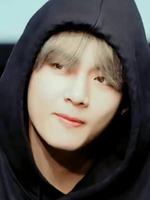 A post by @btstae_7760 on TikTok caption: 사랑해요 태형😘💜 follow me on insta :- btstaeamii 💜😊#김태형 #kimtaehyung #뷔 #v #방탄소년단 #bts #아미 #btsarmy 💜