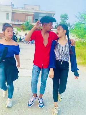 A post by @kaif_gour05 on TikTok caption: Kya ldki h yrr yee🤦🤦. Piche public ka reaction dekho😜🤪#team05🔥#watchtillend #foryoupage #song @tiktok_india