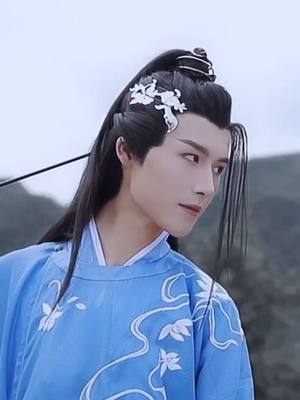 A post by @hanfu_custom_ on TikTok caption: Now I am here to save you, my lady#hanfu #hanfu汉服 #fyp #fy #cool #jianghu #beauty #flipped #hottiktok #fashion