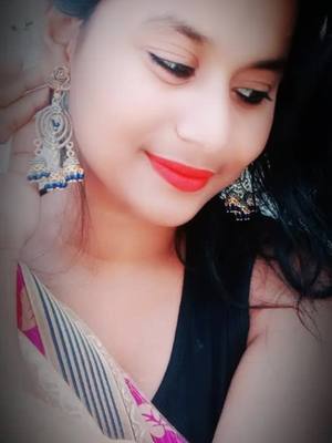 A post by @chayanikadevimunu on TikTok caption: ছোৱালী জনী বৰ মৰম লগা 😍😍😍😍😍#for_you #viral_video #morigaon_tiktoker #duet #share