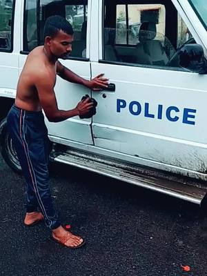 A post by @anandsatpute03 on TikTok caption: #police #poloceman #bodybuilder #sixpackschalange #bicepchallenge #tricepsworkout #stronge #tikrok_india