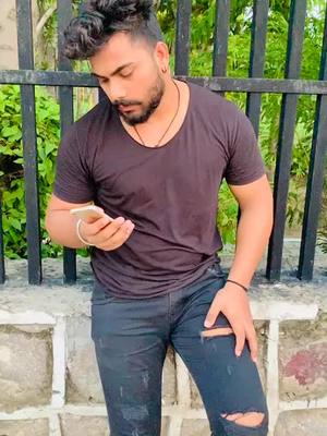 A post by @sunilseth8055 on TikTok caption: Please sab support karo yaar ye id meri freez ho gyi h plz support🙏#trending #foryou #fyp #brokenheart #Love #sunilseth8055 #tiktokindia #viral #for