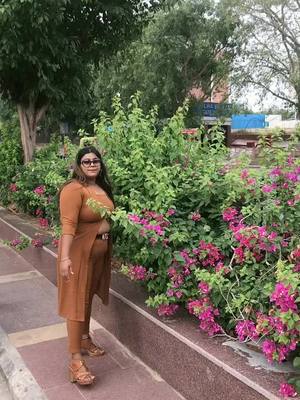 A post by @smriti.arora71 on TikTok caption: Pal pal theher jao #brownbeauty #foryourpage #dancingqueen #trending #featureme #tiktokindia #foryou #mydance #duet #swagstepchallenge #plussizemodel