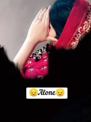 A post by @simranpreet2414 on TikTok caption: i hate fake people💔#brokenheart#moodoff#tiktok_india#simranpreet2414