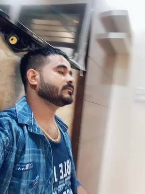 A post by @yadav_manoj2 on TikTok caption: Me_phir_bhi_tumko_chahunga_😥😥😥#heartbroken #whatsaapstatus