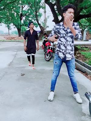 A post by @_sonu_king_03 on TikTok caption: 10 ‍रु का पान थूका हैं,,, funny video 🤣😂🤣 Sonu Rathore khurai#tiktok_india #fyp #viral #foryou #foryoupage #viral_video #aawara_team03