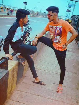 A post by @sourabh_indori on TikTok caption: 6 ki 6 utar de 😎😈✌🏻✌🏻#sourabhindori #badmashi #indore