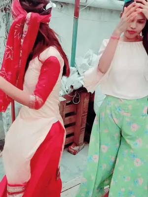 A post by @aaliyasingh311241988 on TikTok caption: #tik_tok_india Bhai    aa Gaya tha Mera kar nhi paisahi se#aaliyasing786 #duet