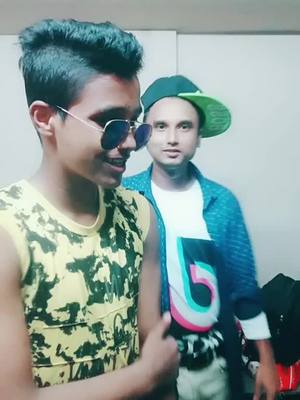 A post by @akbaraliansar09 on TikTok caption: #tik_tok_india #foryou #riyaz #holilook #duet @riyaz.14 @tiktok_india @cutybeautykhan @amiruddin145 🙏🙏🙏