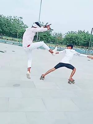 A post by @youandme111__ on TikTok caption: Mera phone chori krna itna asan nhi h beta #foryou #skate#sharethecare #viralvideo #sports #tiktokindia