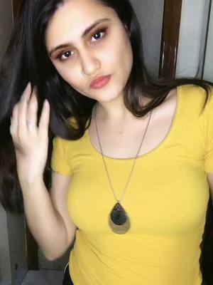 A post by @roshvaryani6 on TikTok caption: 💛 #trend #fyp #tiktokindia