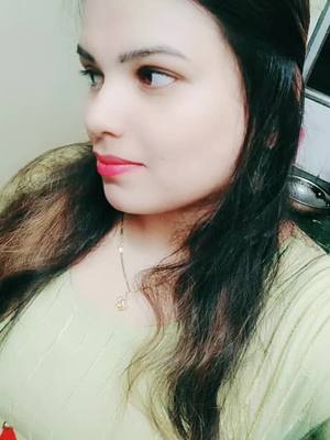 A post by @divyaparihar3010 on TikTok caption: #lipcolourchallenge #foryoupage #tiktokindia #viral