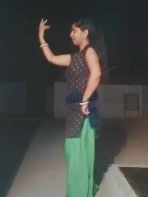 A post by @anitamourya96 on TikTok caption: #old is gold#आजा सनम मधुर चांदनी में हम#trending#foryoupage #fip3 #tiktok_india