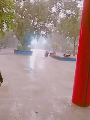 A post by @aayshaimam on TikTok caption: barish me bhing gyea#viral_mypage #foryoupage #aayshaimam #romantic #trending #tiktokindia #lovesongs