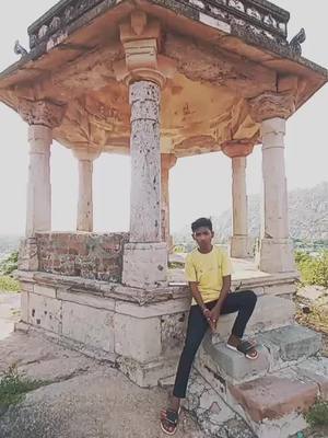 A post by @x._rohan_.x on TikTok caption: nashe🥃❌🚬me hu dur raho🙏💔#trending #tiktok #viral #upforxtra #findyoursexy #sad #sayari #poatry #rohanrs #foryou