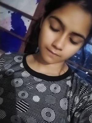 A post by @mahisingh_77 on TikTok caption: muhThodDugee#foryou #tiktokindia #i_m_manisha #foryoupage #terding_new @cutybeautykhan @tiktok_india