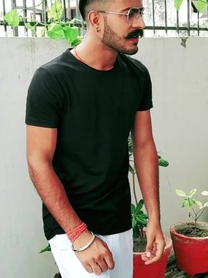 A post by @akash_tyagi111 on TikTok caption: rate my new look😍😍#much #duet #trending #official_akash04 #viral #tiktokindia @tiktok_india