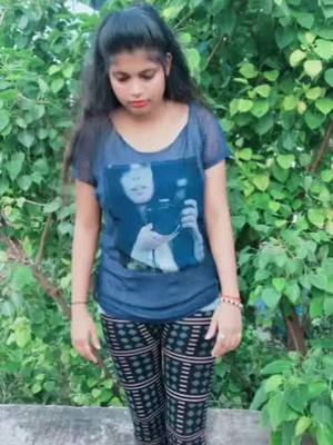 A post by @qn_manisha on TikTok caption: Pyaar karna se dhoka hi milta hai😥😥...#viral #fyp #Love @tiktok #qn_manisha_08 #trending #dream08 #gopop #duet #tiktok