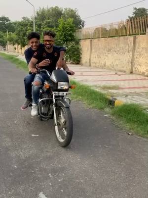 A post by @amitvijan on TikTok caption: Matlabi dosti se dur raho 🙏🏻#foryou #tiktokindia #Truestory@rohit_vijan01 @souravbhatti4