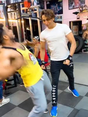 A post by @modernfitnessgym on TikTok caption: Darate howay my khudi Dar Gaya￼ @faraaz_zs Joker role￼@arhanansari456 @imrankhanm31 @indianrock456 #tiktok_india #foryou #gym #fitness #m_f_g