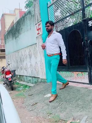 A post by @samarsingh436 on TikTok caption: Apna style 🅱️H🅾️JPUR🅰️🔥🔥 #TideLagaoDaagHatao #sharethecare #tiktokindia #samarsingh #foryoupage #sandeeprajdance #bhojpuri #foryou #slowmo