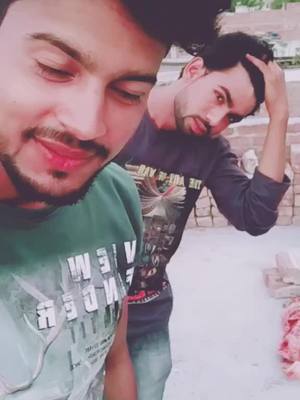 A post by @aslamansari4455 on TikTok caption: chahat ki gahrai tu q na pahchane#love😘😘😘😘😘😘😘 #fouryo #duet #viral @aamirdeewanaadm #@nikhilkumar33974 @ziddyladki4 tiktok India