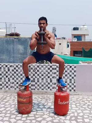 A post by @tussh10 on TikTok caption: ना थके हैं पांव कभी #foryou #fouyoupage #TideLagaoDaagHatao #tiktokindia #squad #fitness #workout #army #sports #GymLife #arun_pandit20 #homeworkout a