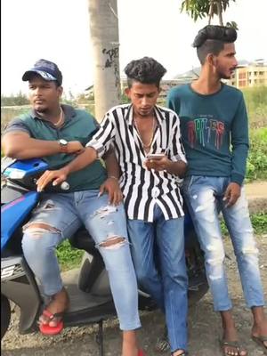 A post by @1fam_sumit666 on TikTok caption: Tag your Bhikari friend 😂😂#TideLagaoDaagHatao #foryou #slowmo #tranding #sumit666 #viral #comdey #bff