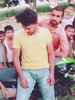 A post by @aslamansari4455 on TikTok caption: tumse milkr ye jaana h#love😘😘😘😘😘😘😘 #duet #fouryo #viral @aamirdeewanaadm @nikhilkumar33974 @mr_faisu_07