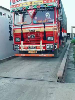 A post by @nitinjadhav0739 on TikTok caption: धरतोय कसा ग तोलुन 😘🥰😍🤩🤩🤩कशी दिसते मित्रांनो 🔥🔥🔥🔥🤘👑👑❤कारभारीन 🚛🚛🚛😎😎😎👑👑👑👑💝💝💝ओन्ली ड्रायव्हर