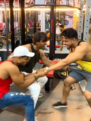 A post by @modernfitnessgym on TikTok caption: I say 🤼‍♂️Dost Kisi ke Paas Hai Kyaa salon Ne chadi￼ khichli🙈#foryou #tiktok_india #dosti @arhanansari456 @idris456_ #TideLagaoDaagHatao #comedi