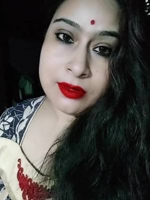 A post by @moina_di_222 on TikTok caption: #lipcolourchallenge