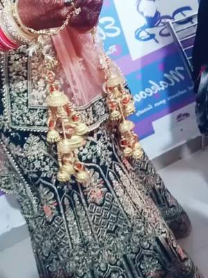 A post by @makeover_elegant on TikTok caption: bridal ko pta hi nhi iski video bna rhi hu   vo khud apni hi pic click kr rhi thi#foryou #tiktokindia #tidelagaodaaghatao #foryoupagе