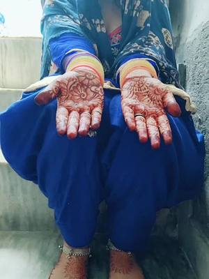 A post by @shaluchaudhary093 on TikTok caption: Chaudhary please guys Mehndi aap Logon Ko Kaise Lagaya please comment Karke aur like karke Jarur batao