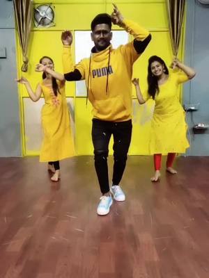 A post by @sandipsuryawanshi on TikTok caption: मराठी स्टाईल वेगळीच आहे 🔥🔥💃💃#tiktokmarathi #sandip_dancer #tiktok_india #डांससीखो #duetwithme #foryoup