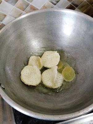 A post by @potpourrivlogs on TikTok caption: Because Rath Yatra Week is incomplete without Papad #Fry 😍#monsoonvibes #bengalifood #bengalisong #rainyday #papad  #quickbites #desifood #snack