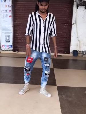 A post by @gopal_dancer_5678 on TikTok caption: MOONWALK #tutorial #tiktok #tiktokindia #foryou #foryoupage #fyp #moonwalk #sikho #duet #karo #TideLagaoDaagHatao #dancewithme #dancer #gopal5678