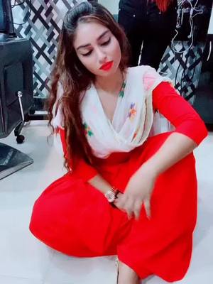 A post by @khannsaab183 on TikTok caption: #beautifu #myhetars #followme #tikttok_india #slowmokhan❤️😘💅🏻