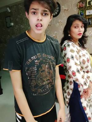 A post by @neetusingh4972 on TikTok caption: dekhna Piche main kya kar rahi hoon#duetwithneetusingh #duetwithdevilz #forupage #trending @palak.cr7 @tiktok_india #TideLagaoDaagHatao #❤😊🌍😘