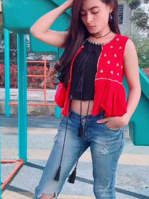 A post by @neha_adekar_official on TikTok caption: mere piche the kitne pade ❤️ #baju_pe_tatoo_mere_naam_ka #coronaviruschallenge #romantic__mood #naina_magar_yaar_tujhse_ladde #nehaadekar123