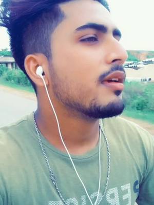 A post by @abdul__99 on TikTok caption: #romantik #video #my_stail @tiktok_india