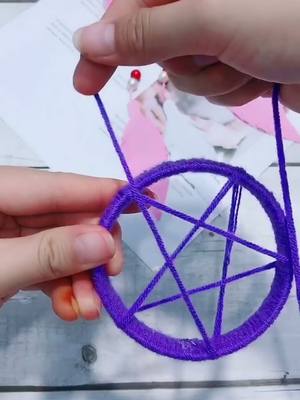 A post by @carlotagreen on TikTok caption: dreamcatcher catch good dreams #makesomeonesmile #summer2020 #DIY #craft #cool #foryou #foryoupage #fyp #diycraft #diyhacks