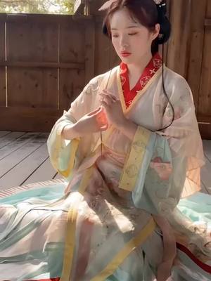 A post by @ on TikTok caption: #foryou #foryourpage #fyp #hanfu #cosplay #hanfu汉服 #clotherchange