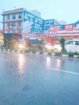 A post by @tejuammusrinivas on TikTok caption: Yappa heavy rain... Magdi road 😮