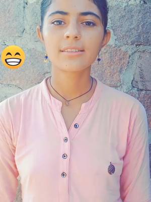 A post by @khemi.barmer on TikTok caption: एक दर्जन केले 🤟🏼😮🙂😮🤟🏼#FashionEdit #comdey #VibeZone #viral #trending #khemibarmer #foryou #foryoupage #tiktok #tiktokindia #slowmotion